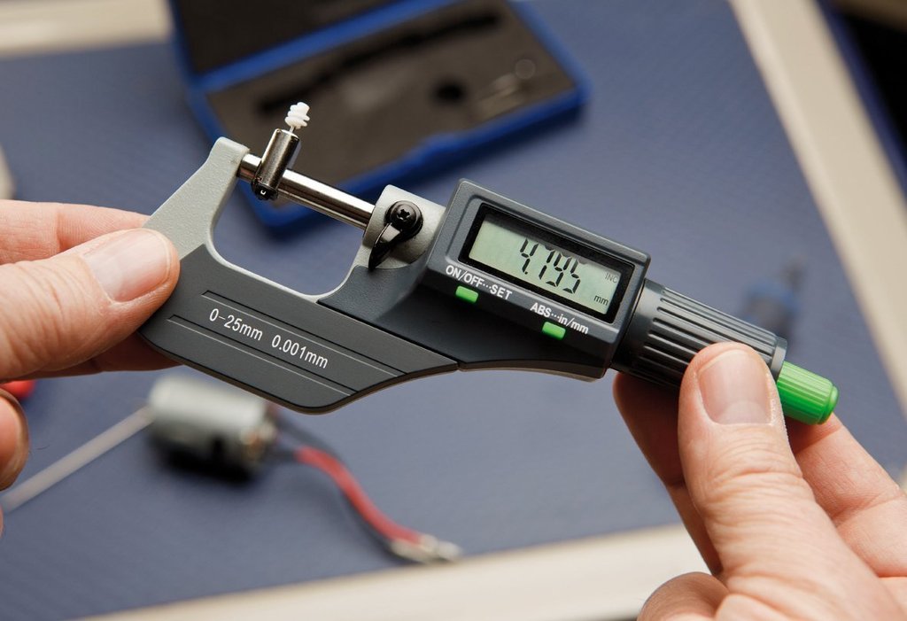strumento di misurazione del diametro esterno ad alta precisione per spessimetro risoluzione 0,01 mm Micrometro per diametro esterno 0-25 mm 